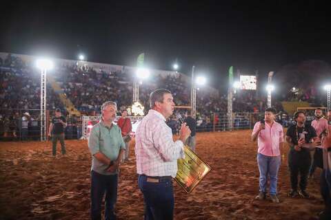 Riedel participa de Festa do Pe&atilde;o e anuncia reativa&ccedil;&atilde;o de escola agr&iacute;cola 