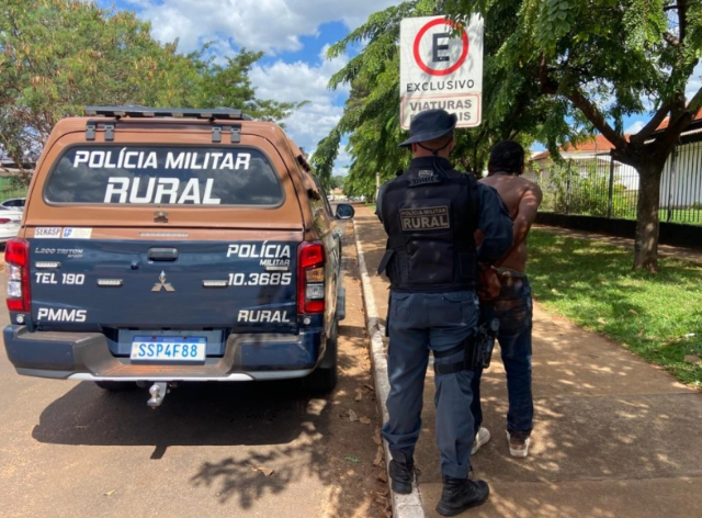 Homem &eacute; preso por matar carvoeiro a facadas ap&oacute;s desentendimento