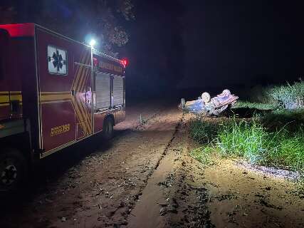 Homem morre e dois ficam feridos ap&oacute;s capotamento na rodovia