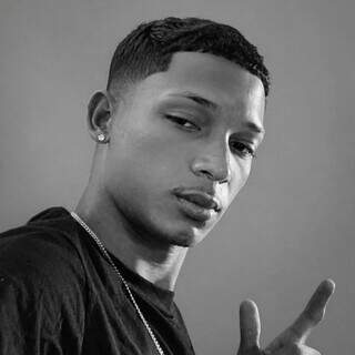 Jovem &eacute; executado com nove tiros e adolescente fica ferido