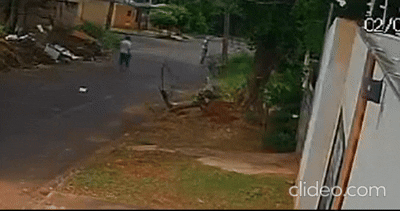 C&acirc;mera flagra pedrada na cabe&ccedil;a de homem que morreu horas depois
