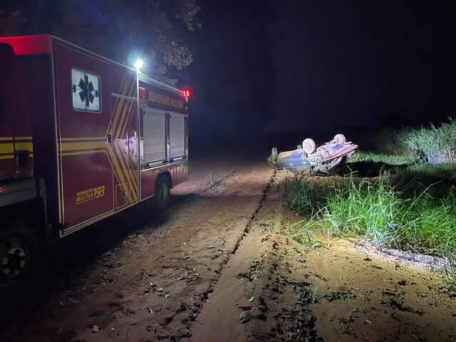 Homem morre e dois ficam feridos ap&oacute;s capotamento na rodovia