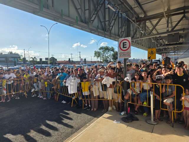 Hot&eacute;is de Ponta Por&atilde; lotam com torcedores para ver o Santos na fronteira