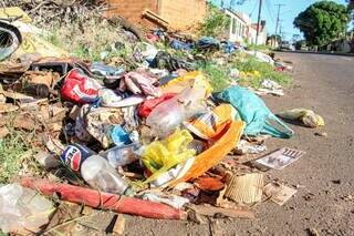 Terreno no Nova Lima vira &ldquo;lix&atilde;o&rdquo; e moradores alertam para risco de doen&ccedil;as