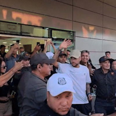 Com coro de &ldquo;Neymar na Sele&ccedil;&atilde;o&rdquo;, multid&atilde;o recebe o Santos na fronteira