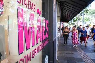 Consumidor pretende gastar at&eacute; R$ 200 e presentear m&atilde;es com perfumes