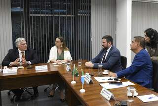 Nelsinho Trad recebe comiss&atilde;o dos EUA e debate minerais cr&iacute;ticos e terras raras