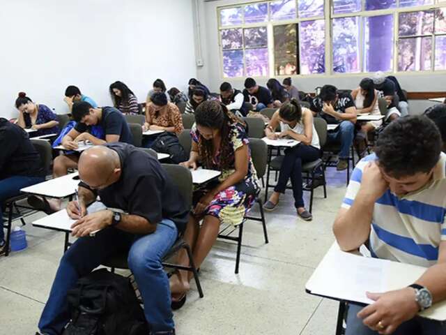 Jovens e adultos j&aacute; podem se inscrever no Encceja para concluir estudos