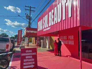 Fachadas chamativas rendem boato de div&oacute;rcio, mas casal diz que foi marketing