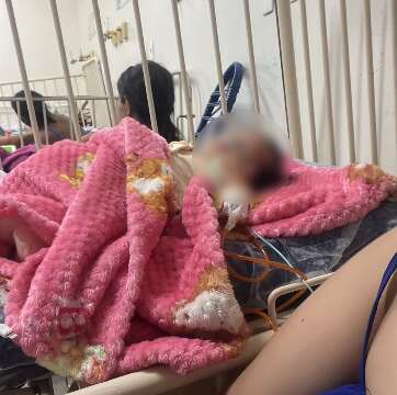Beb&ecirc; de 21 dias, com bronquiolite e pneumonia, aguarda vaga em hospital