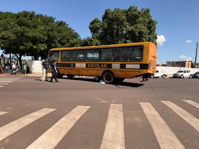 Motociclista de 27 anos morre em colis&atilde;o com &ocirc;nibus escolar