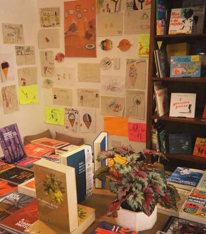 Livro parado na estante vira moeda de troca em nova feirinha deste s&aacute;bado