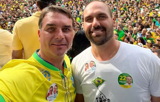 Irm&atilde;os Bolsonaro saem em defesa de Pollon ap&oacute;s afastamento