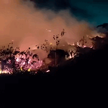 Inc&ecirc;ndio de grandes propor&ccedil;&otilde;es atinge ecoponto municipal na madrugada