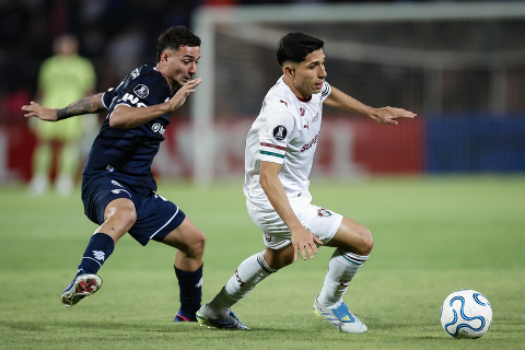 Gols no fim garantem noite de rea&ccedil;&atilde;o para Corinthians e Fluminense