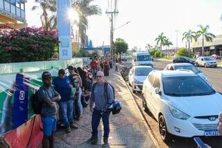 Aos 47 anos, mec&acirc;nico dormiu na fila para garantir t&iacute;tulo e votar pela 1&ordf; vez