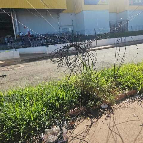 Vereadores cobram regulamenta&ccedil;&atilde;o de lei sobre fios soltos em Campo Grande