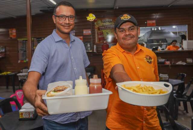 Amizade de trabalho por 26 anos se transforma em neg&oacute;cio e lanche raiz