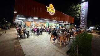 Amizade de trabalho por 26 anos se transforma em neg&oacute;cio e lanche raiz