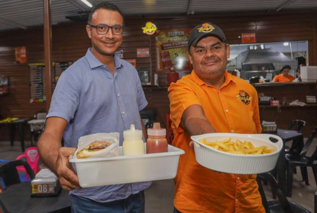 Amizade de trabalho por 26 anos se transforma em negócio e lanche raiz