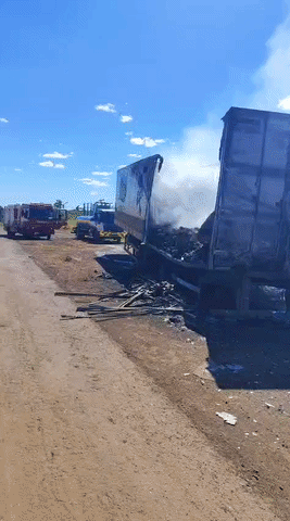 Carreta pega fogo em trecho da BR-163 entre Campo Grande e Anhandu&iacute;