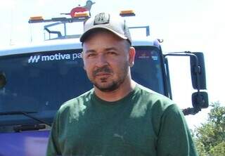 Fogo em carreta se espalha por vegeta&ccedil;&atilde;o e bombeiros ainda tentam conter chamas 
