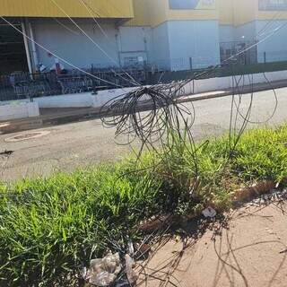 Vereadores cobram regulamenta&ccedil;&atilde;o de lei sobre fios soltos em Campo Grande