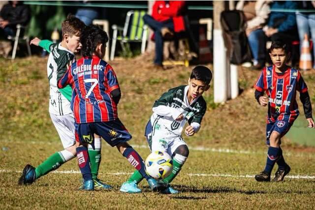 Festival Sub-9 de futebol movimenta Nioaque com 10 equipes neste domingo