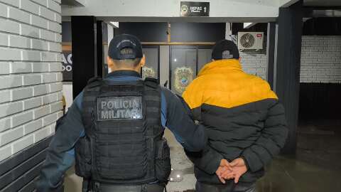 Pol&iacute;cia prende homem suspeito de atrair adolescentes com dinheiro e comida