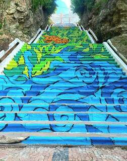 Obra de arte com 126 degraus transforma escadaria hist&oacute;rica