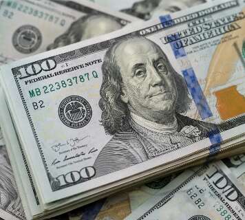 D&oacute;lar cai para R$ 4,89 e j&aacute; acumula desvaloriza&ccedil;&atilde;o de 10,8% no ano