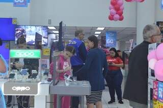 Apesar do frio, consumidores lotam lojas do Centro na v&eacute;spera do Dia das M&atilde;es