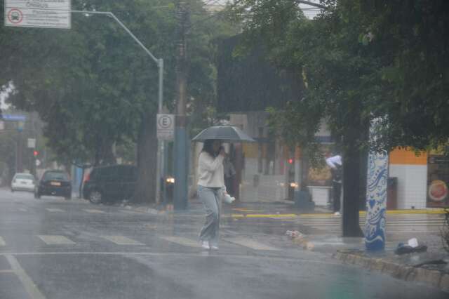 Chuva traz sensa&ccedil;&atilde;o de 4,9&ordm;C para Campo Grande na v&eacute;spera do Dia das M&atilde;es
