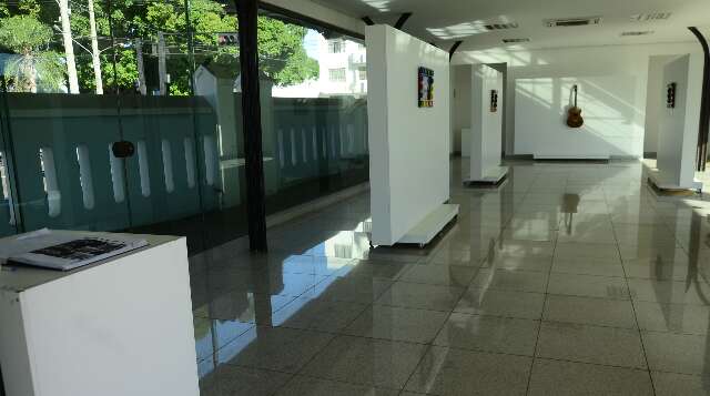 Galeria de Vidro exibe obras inspiradas em arquitetura e dan&ccedil;a 