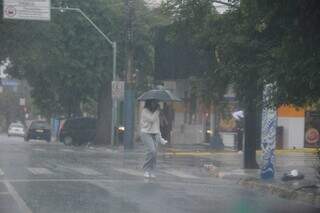 Chuva traz sensa&ccedil;&atilde;o de 4,9&ordm;C para Campo Grande na v&eacute;spera do Dia das M&atilde;es