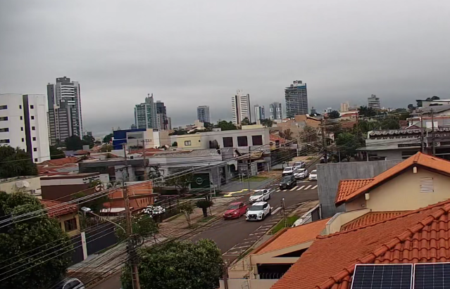 C&eacute;u escuro toma Capital ap&oacute;s manh&atilde; de frio e nevoeiro; chuva j&aacute; chega a 25 mm