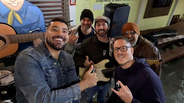 Sem etarismo, Velhotes e Furiosos é a banda de rock dos amigos 40+