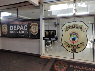 Polícia prende homem de 81 anos após mulher denunciar cárcere privado Polícia prende homem de 81 anos após mulher denunciar cárcere privado