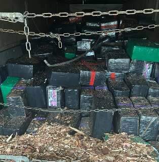 Pol&iacute;cia apreende no PR carreta que saiu de MS com 10 toneladas de maconha
