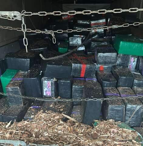 Pol&iacute;cia apreende no PR carreta que saiu de MS com 10 toneladas de maconha