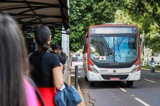 Levantamento aponta que campo-grandense perde 44 dias por ano no &ocirc;nibus