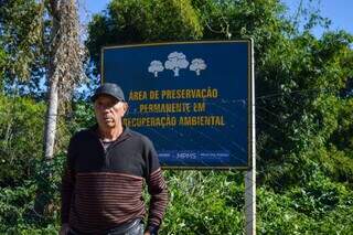 Leucena resiste, rebrota e desafia opera&ccedil;&atilde;o ambiental em &aacute;reas verdes da Capital