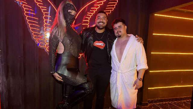 Festa para maiores premia com R$ 200 quem usa menos roupa em concurso