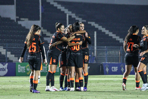 Corinthians vence cl&aacute;ssico e Palmeiras assume vice-lideran&ccedil;a no Feminino