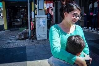 De um frio para outro, crianças crescem e pais vão às compras de casacos novos De um frio para outro, crianças crescem e pais vão às compras de casacos novos