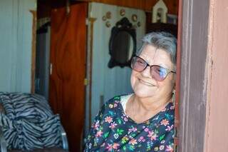 Entre alvenaria e madeira, Marilene &eacute; guardi&atilde; de porta holandesa do pai