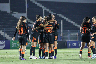 Corinthians vence cl&aacute;ssico e Palmeiras assume vice-lideran&ccedil;a no feminino