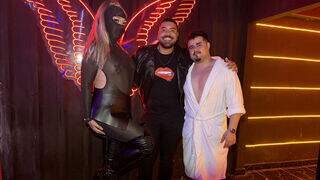 Festa para maiores premia com R$ 200 quem usa menos roupa em concurso