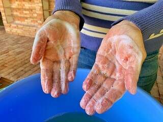 Com medo de contaminação? Aprenda a fazer detergente natural Com medo de contaminação? Aprenda a fazer detergente natural