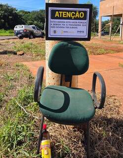 Cadeiras vazias em cruzamentos fazem alerta sobre mortes no tr&acirc;nsito